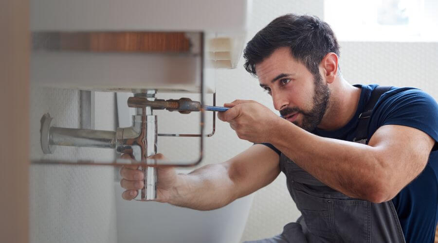 Professional water heater repair in Saragosa, TX
